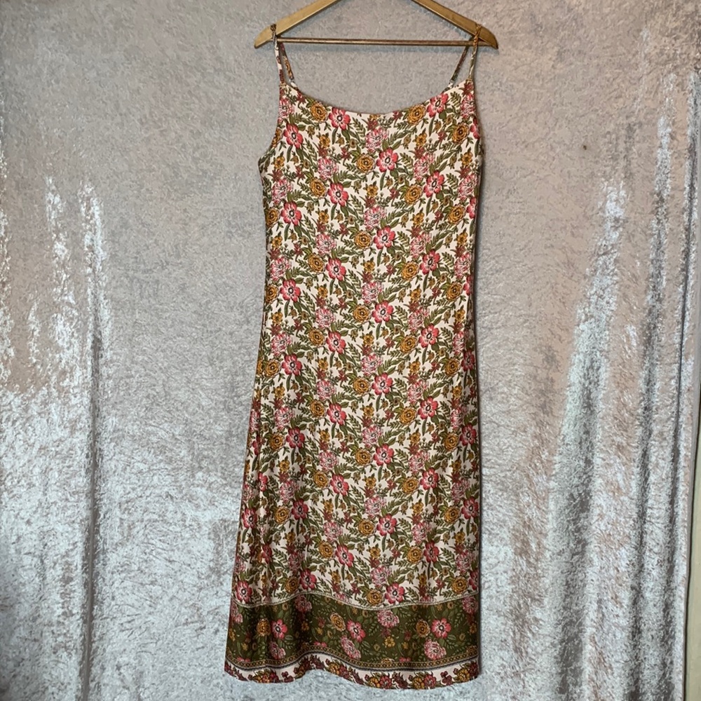 Women’s Floral Vici Maxi Dress M medium in excellent condition.